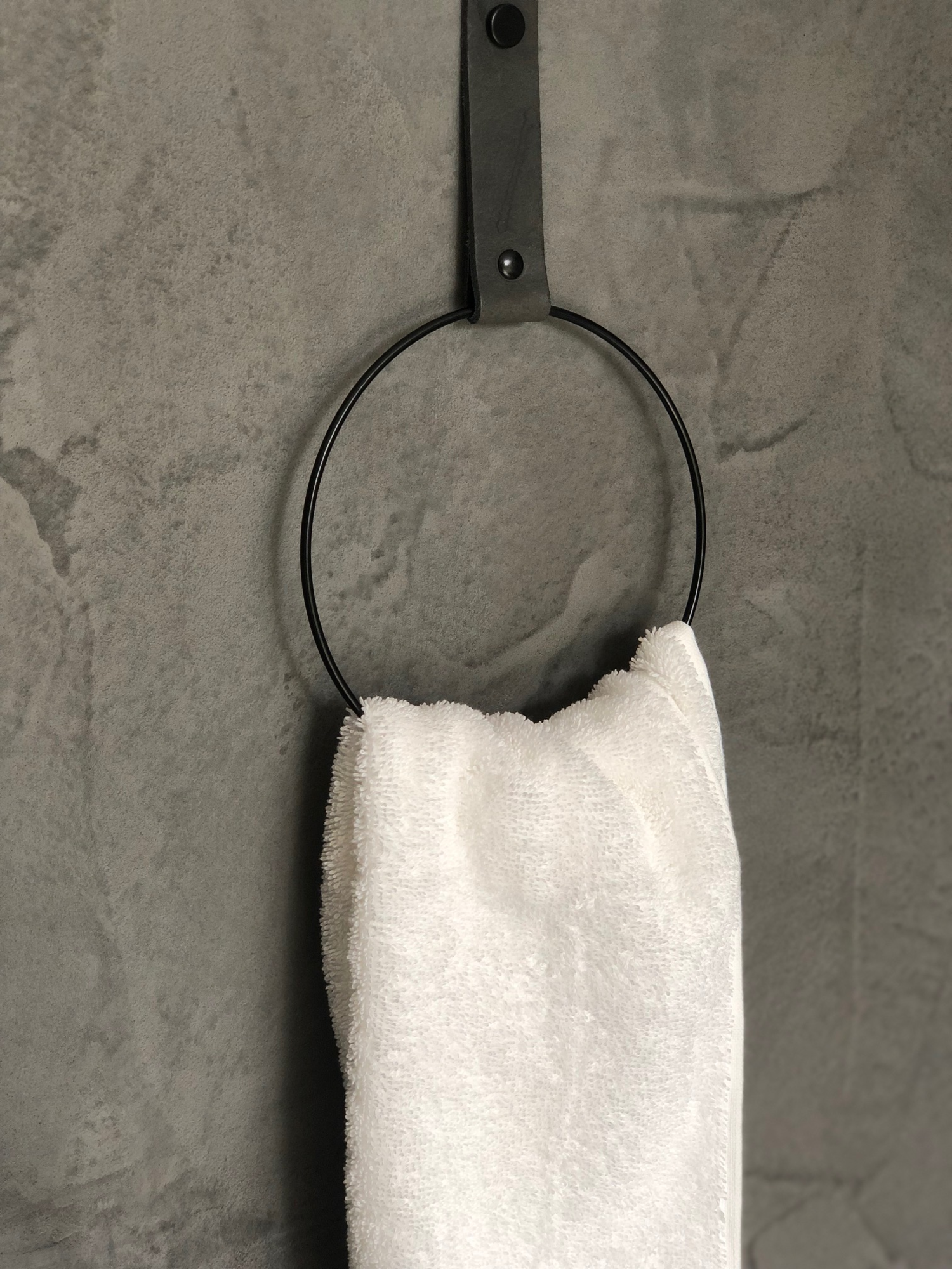 Leren handdoekring maat M (ring zwart) 2x leren handdoekring  |  TAUPE maat M