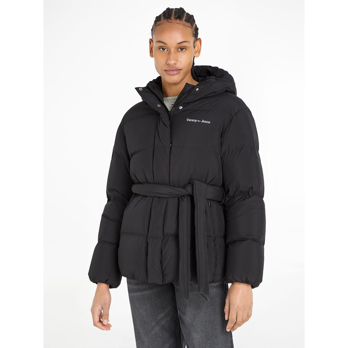 TOMMY JEANS<br>Jaqueta curta de plumas com capuz e cinto