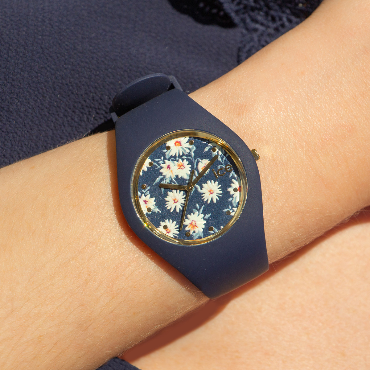 Montre Ice Watch medium femme plastique silicone bleu