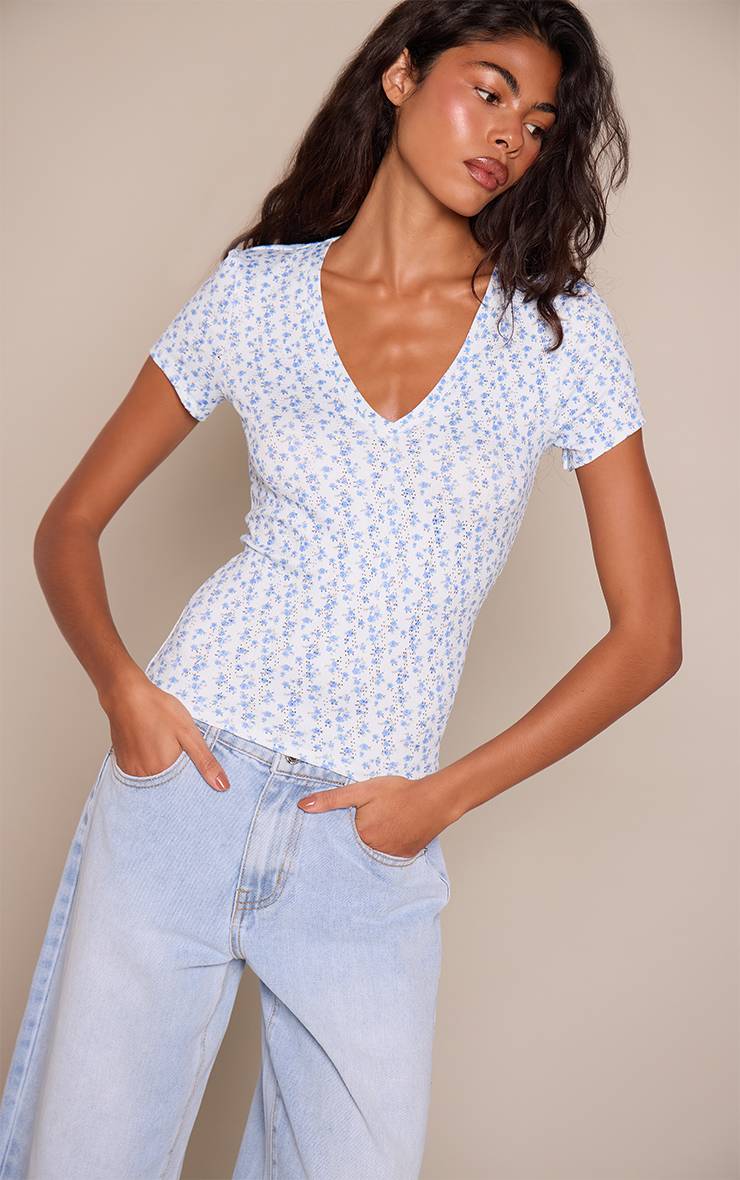 Bleu T-shirt À Manches Courtes À Motif Fleuri Ditsy Avec Détail Pointelle Et Encolure En V
