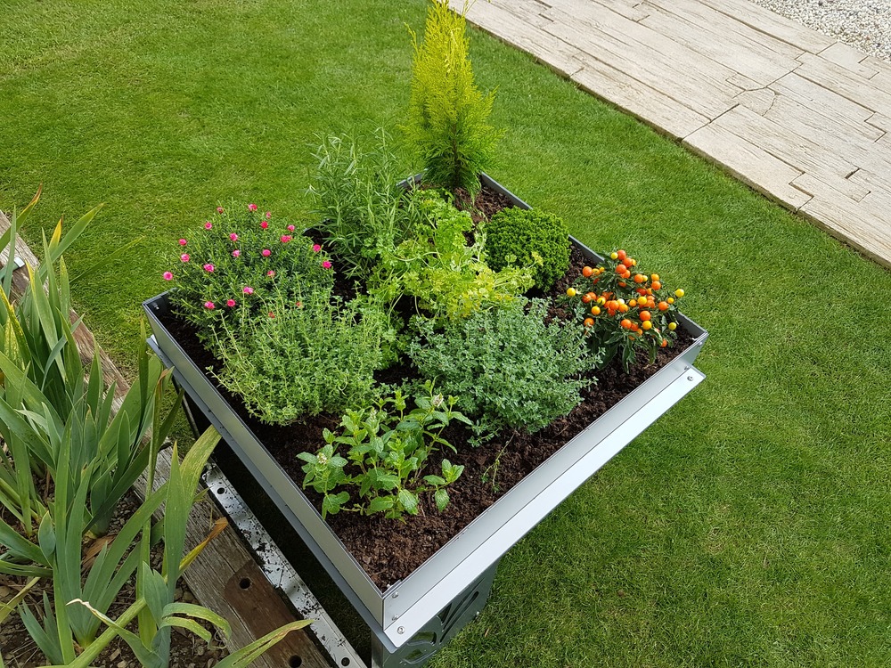 Abri Robot Tondeuse Life Jardinière 2 en 1 multimarque 73,5 x 59 x 40 cm | Résistant aux intempéries Protection UV | Made in Europe
