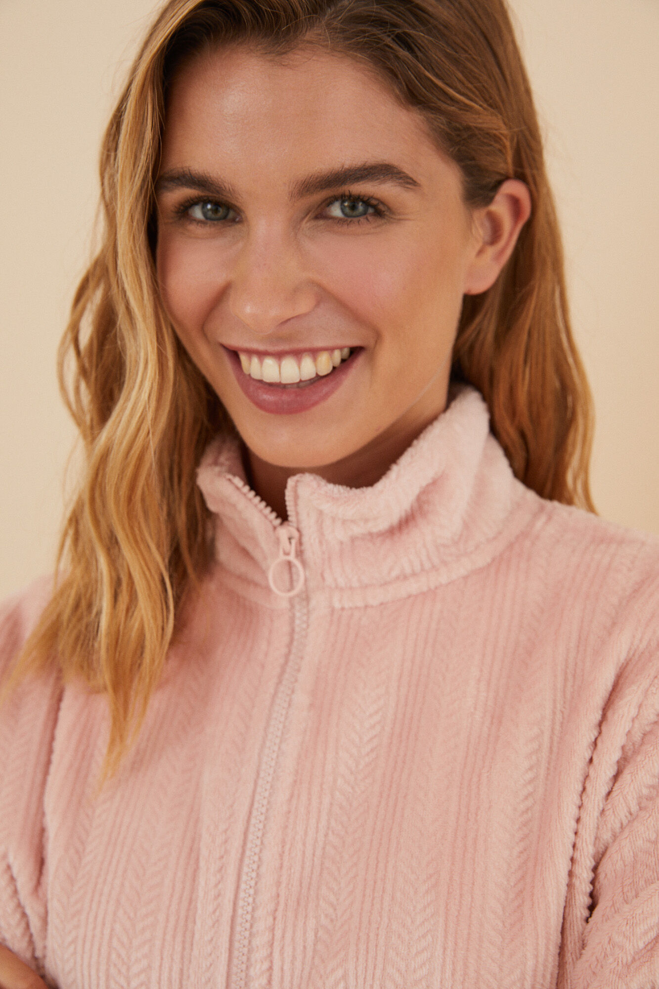 Robe de lã rosa com zíper