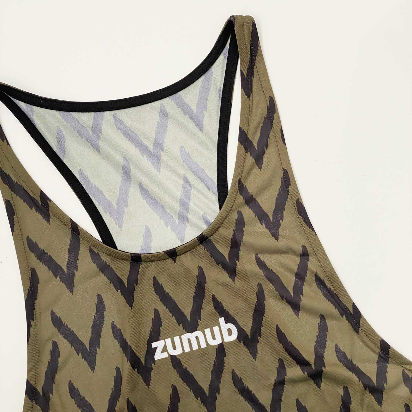 Camiseta sem mangas Zumub Tribe na cor branca.
