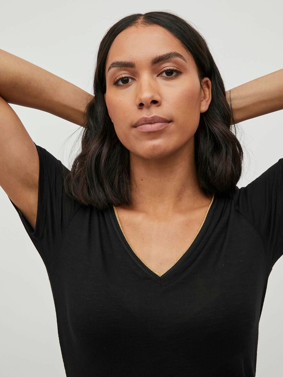 VILA<br>Camiseta de malha, gola com efeito brilhante