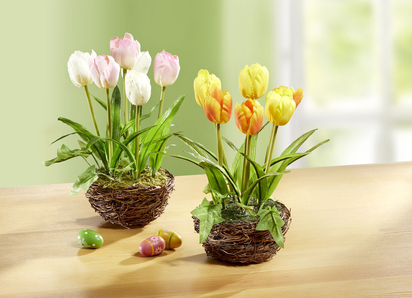 Tulpen im Weidekorb