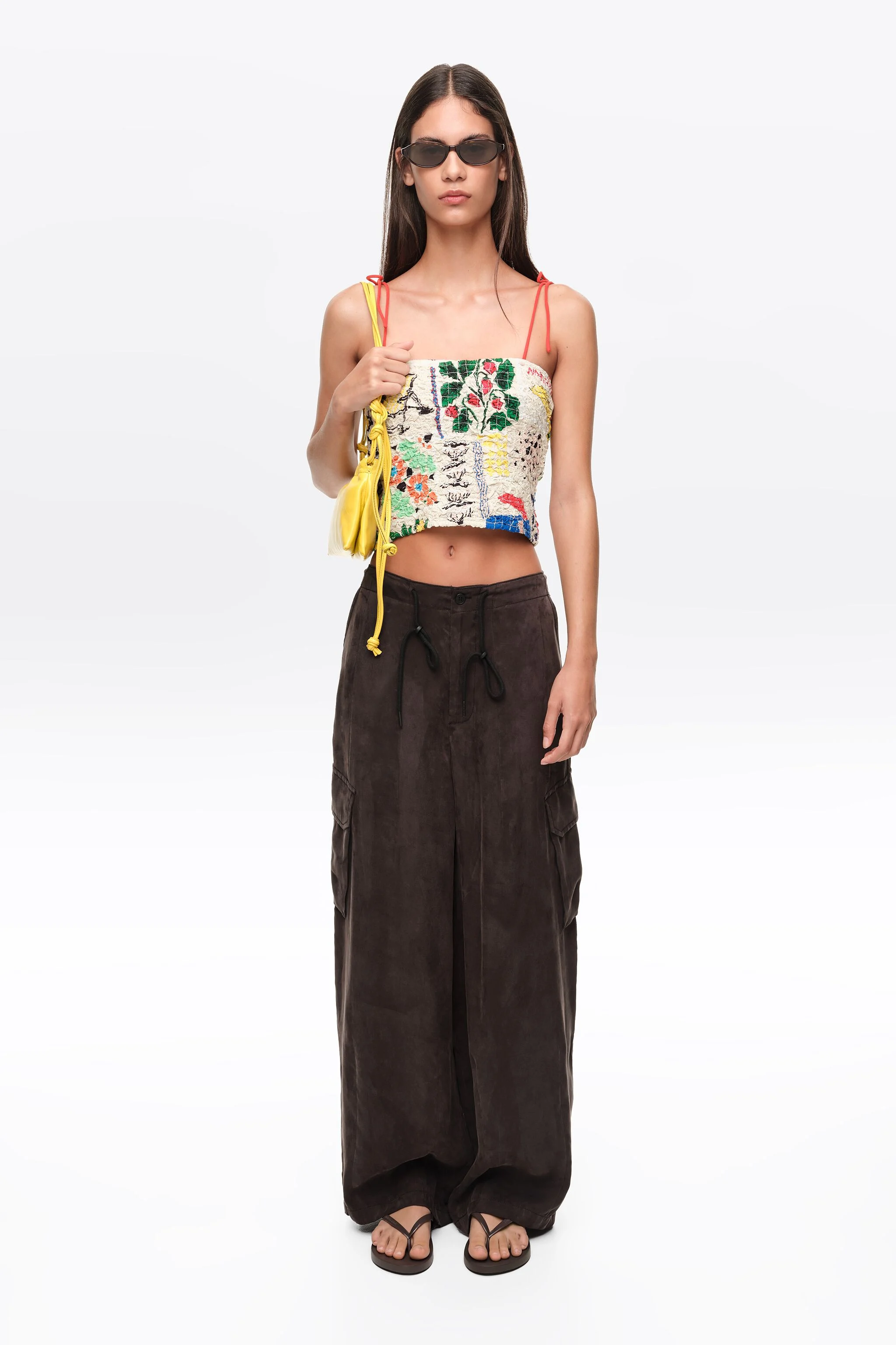Top de verão com alças franzidas e patchwork
