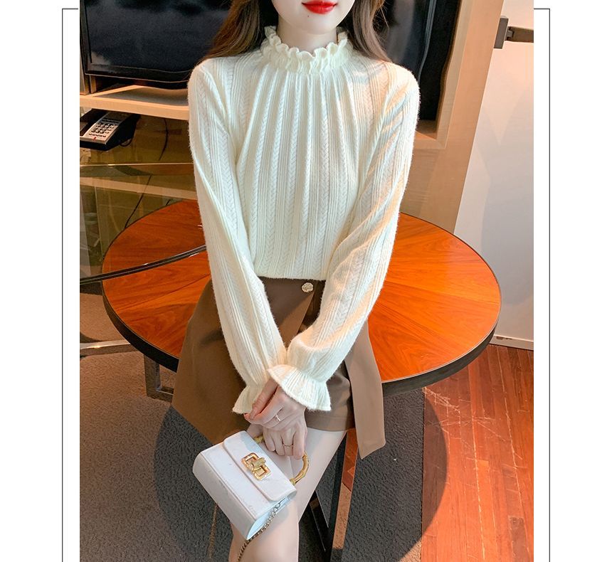 Essere - Blouse met pofmouwen, hoge hals en uitlopende manchetten van kant