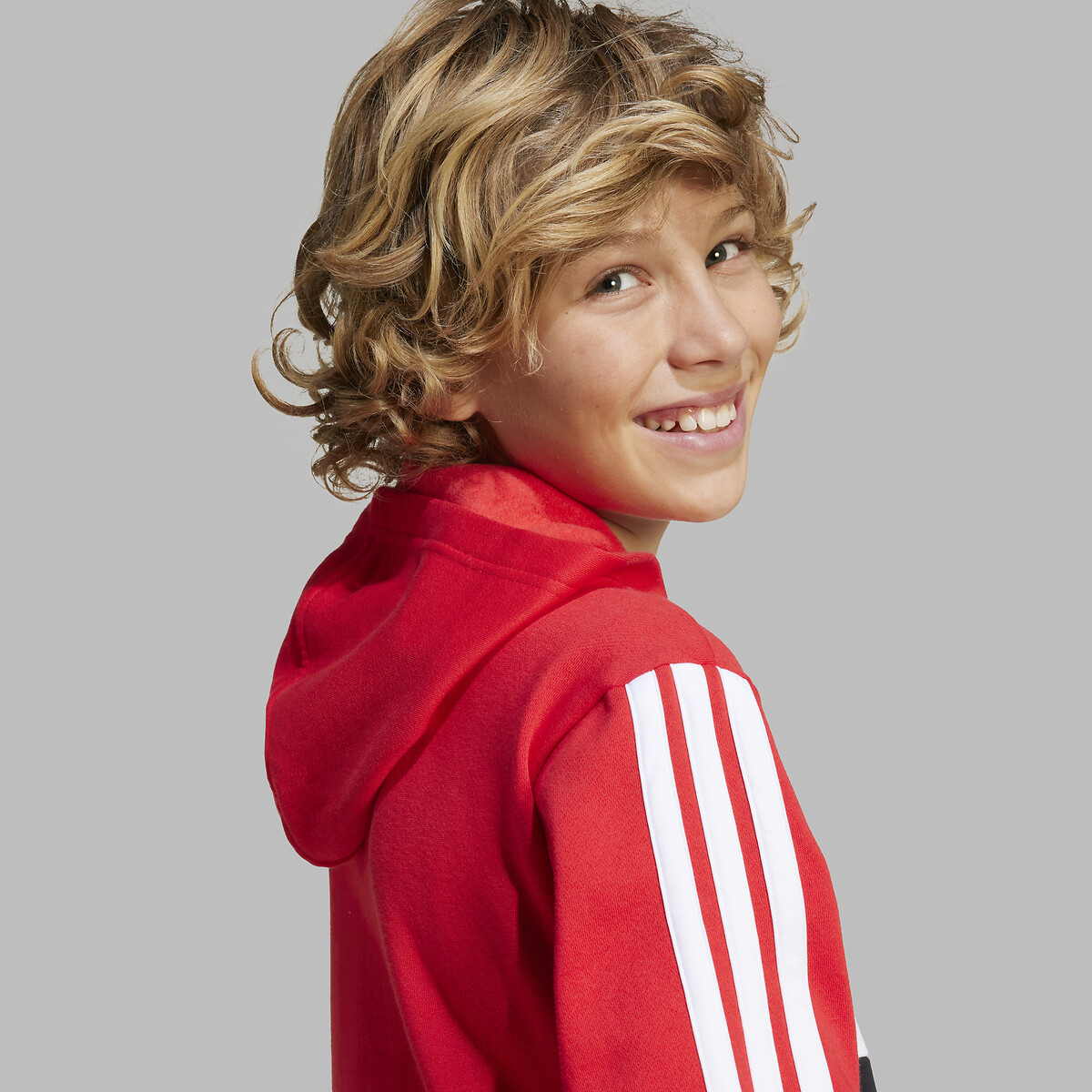 ROUPAS ESPORTIVAS ADIDAS<br>Moletom com capuz de tecido