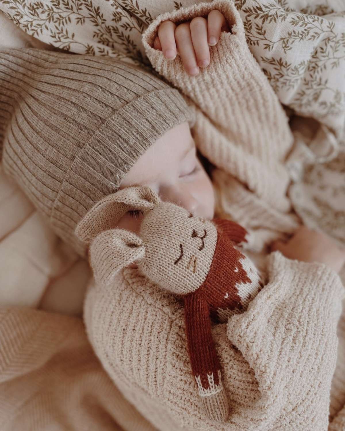 Kosebamse – Håndstrikket Alpakkaull | Bunny Knit Toy