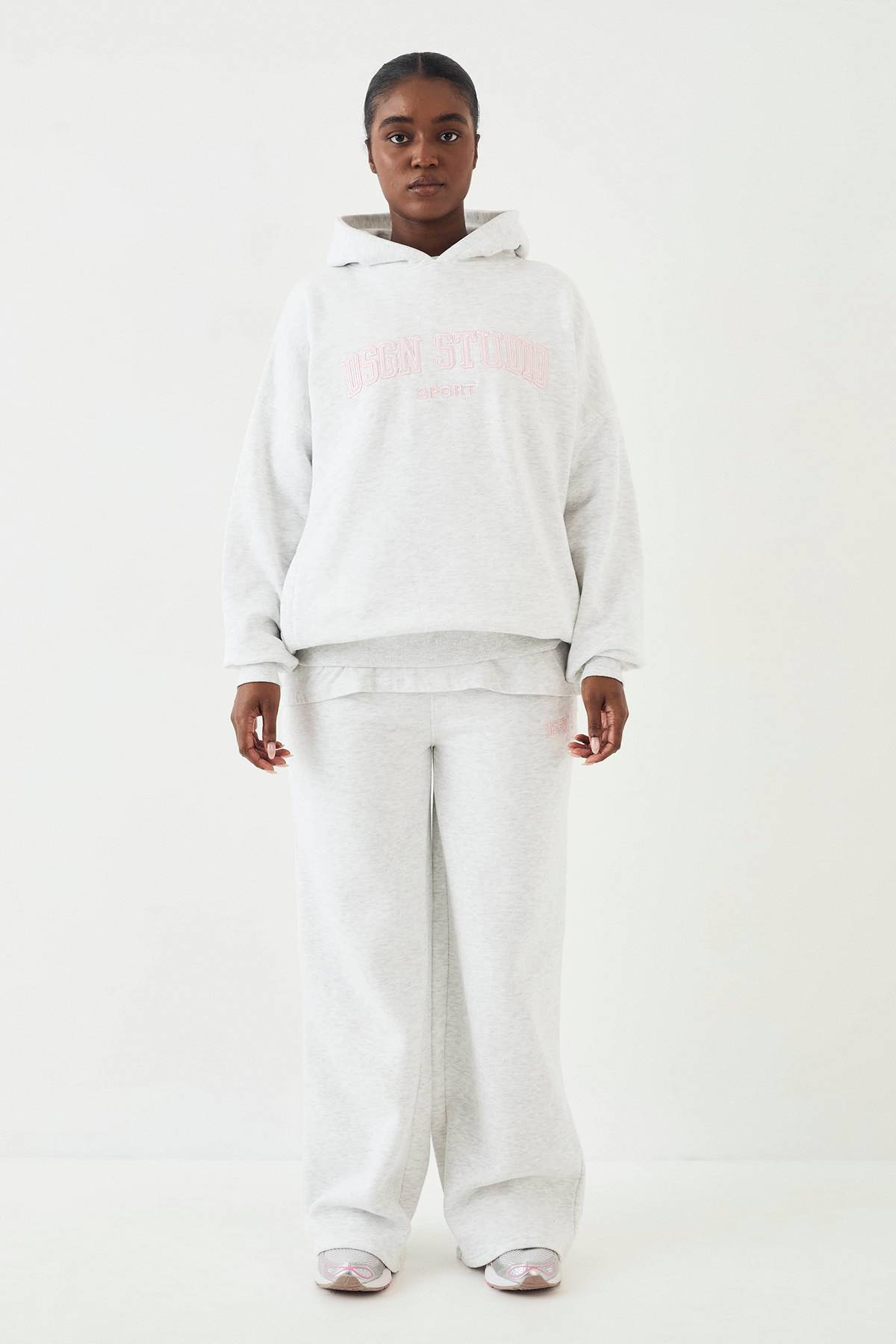 Sweat à Casynthétiqueche Surdimensionné DSGN Studio avec Appliqué