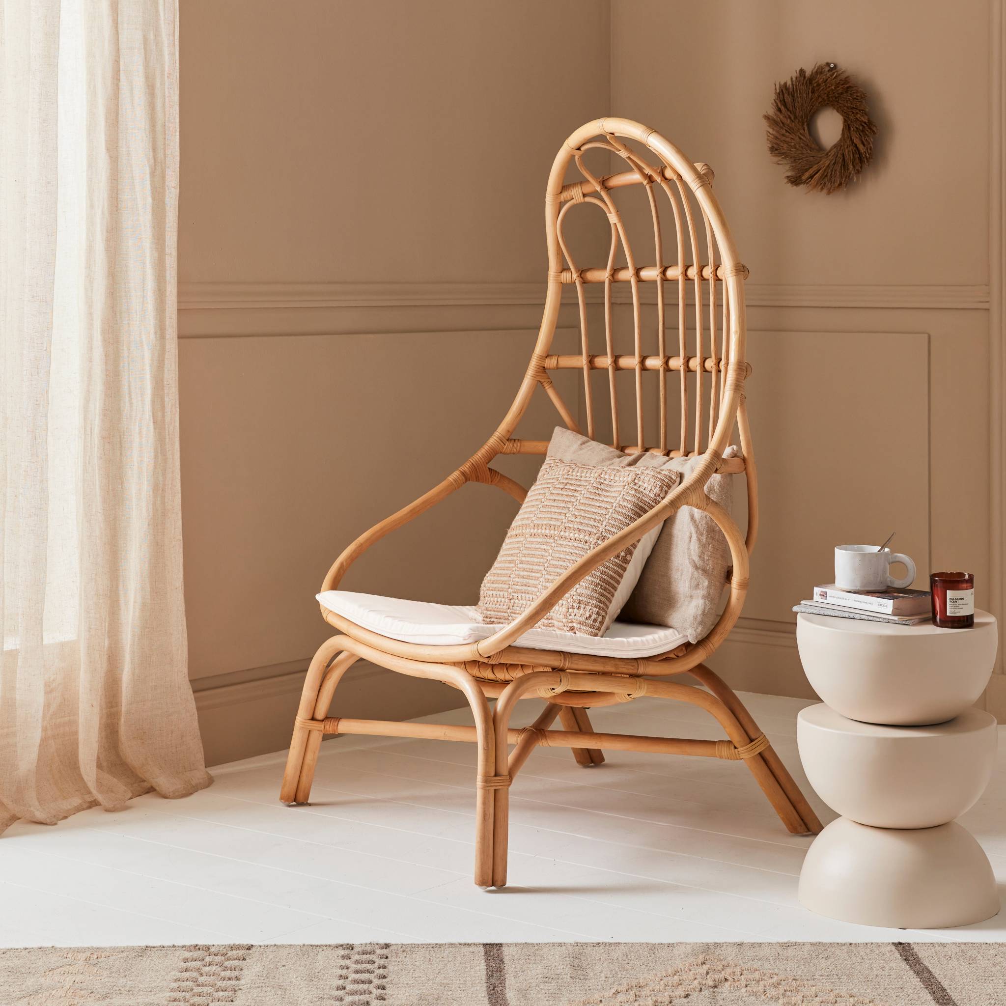 Fauteuil œuf en rotin avec coussin d'assise. Padang. L 74 x p 74 x h 140cm