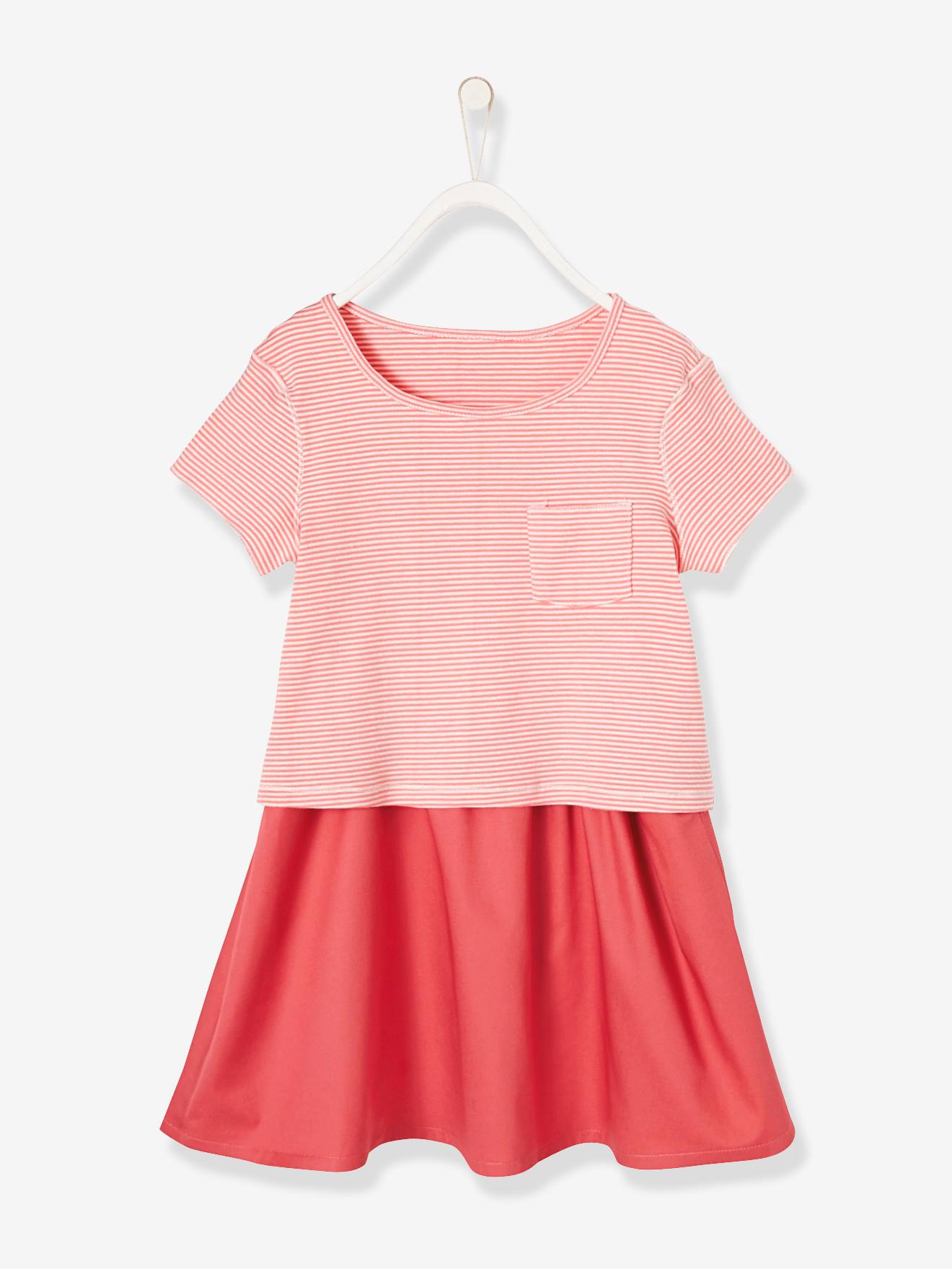 Vestido reversível para meninas em dois tecidos estampados rosa claro.
