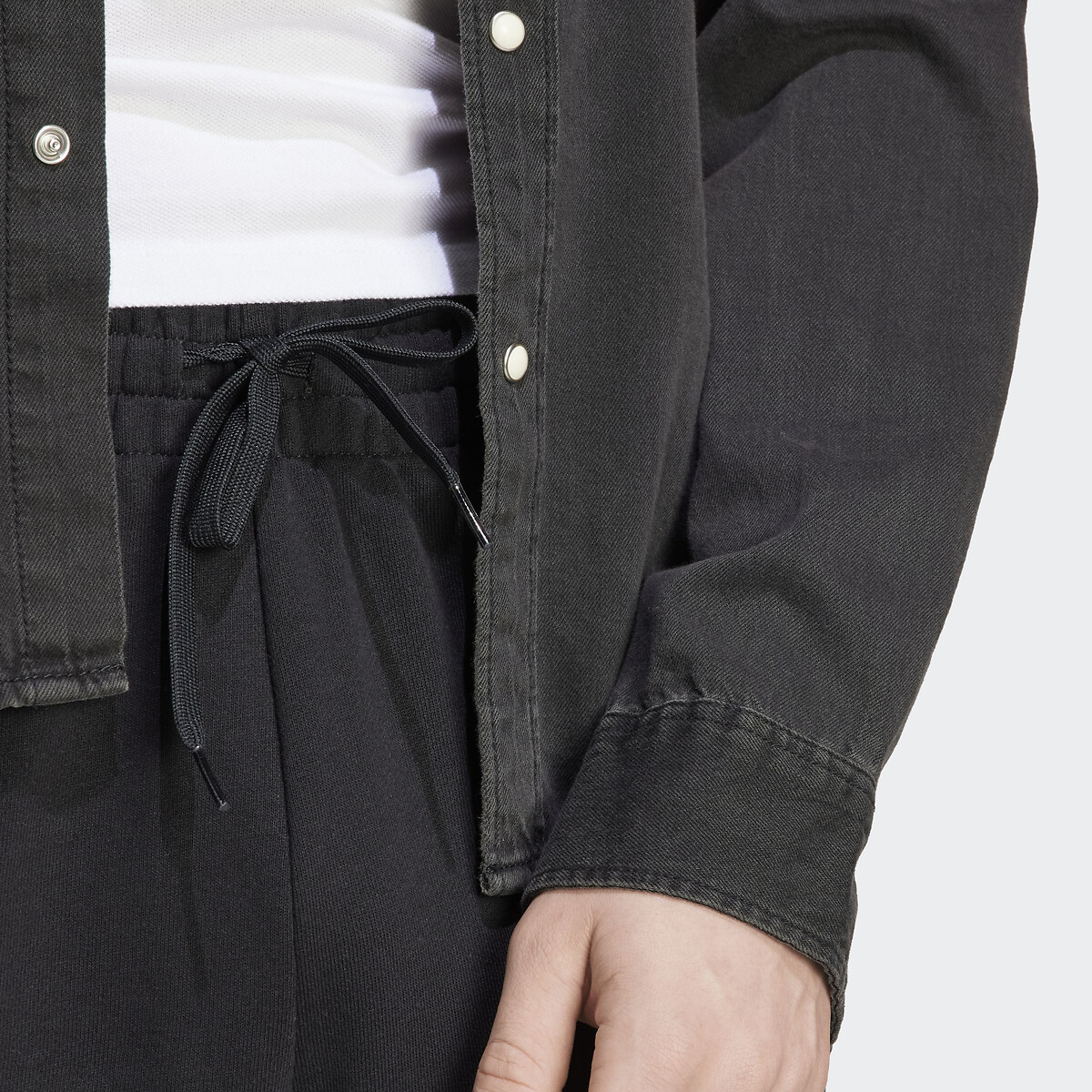 ADIDAS ROUPAS ESPORTIVAS<br>Shorts cargo em moleton Essentials