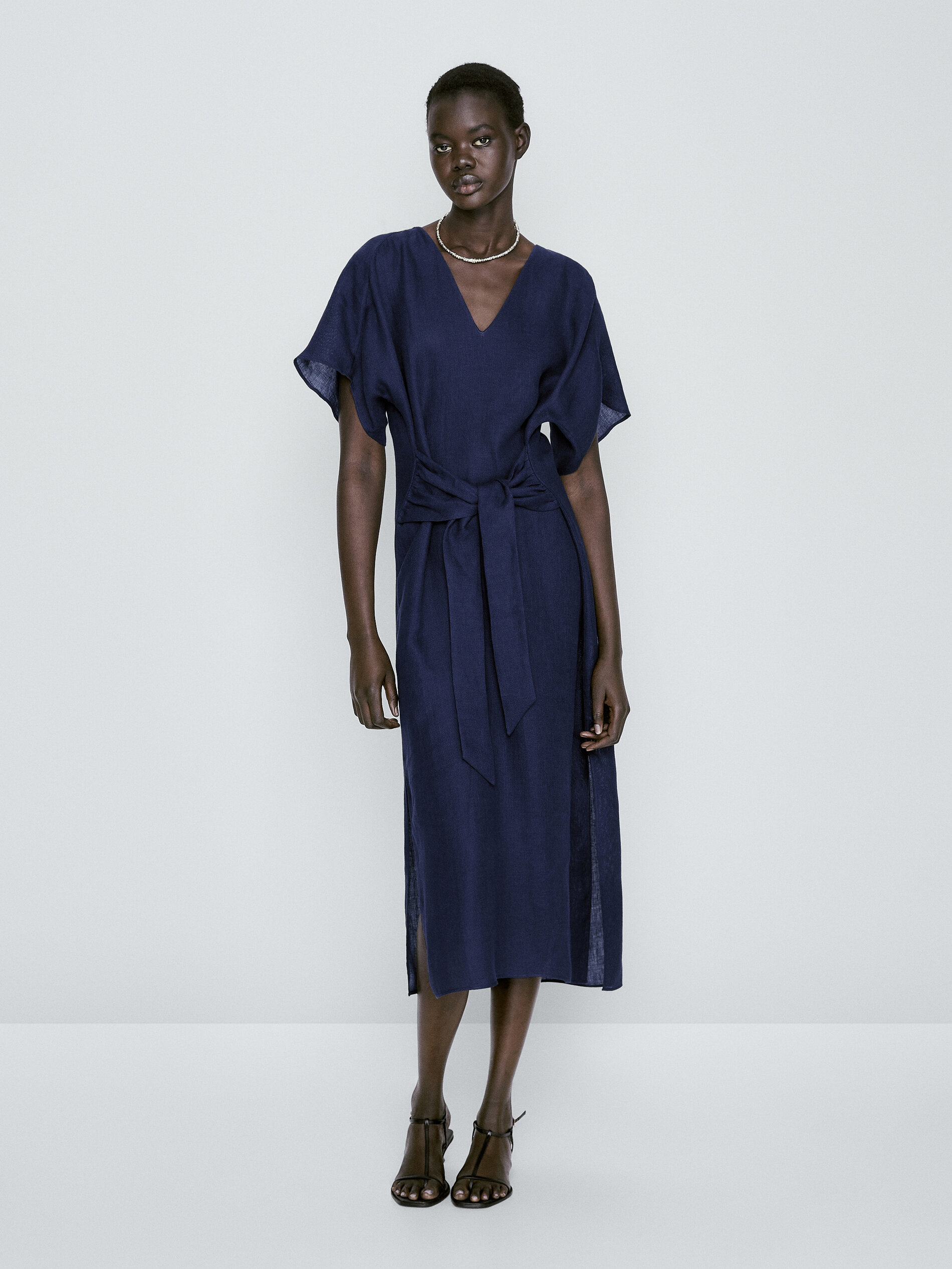 Vestido midi de linho com amarração - AZUL