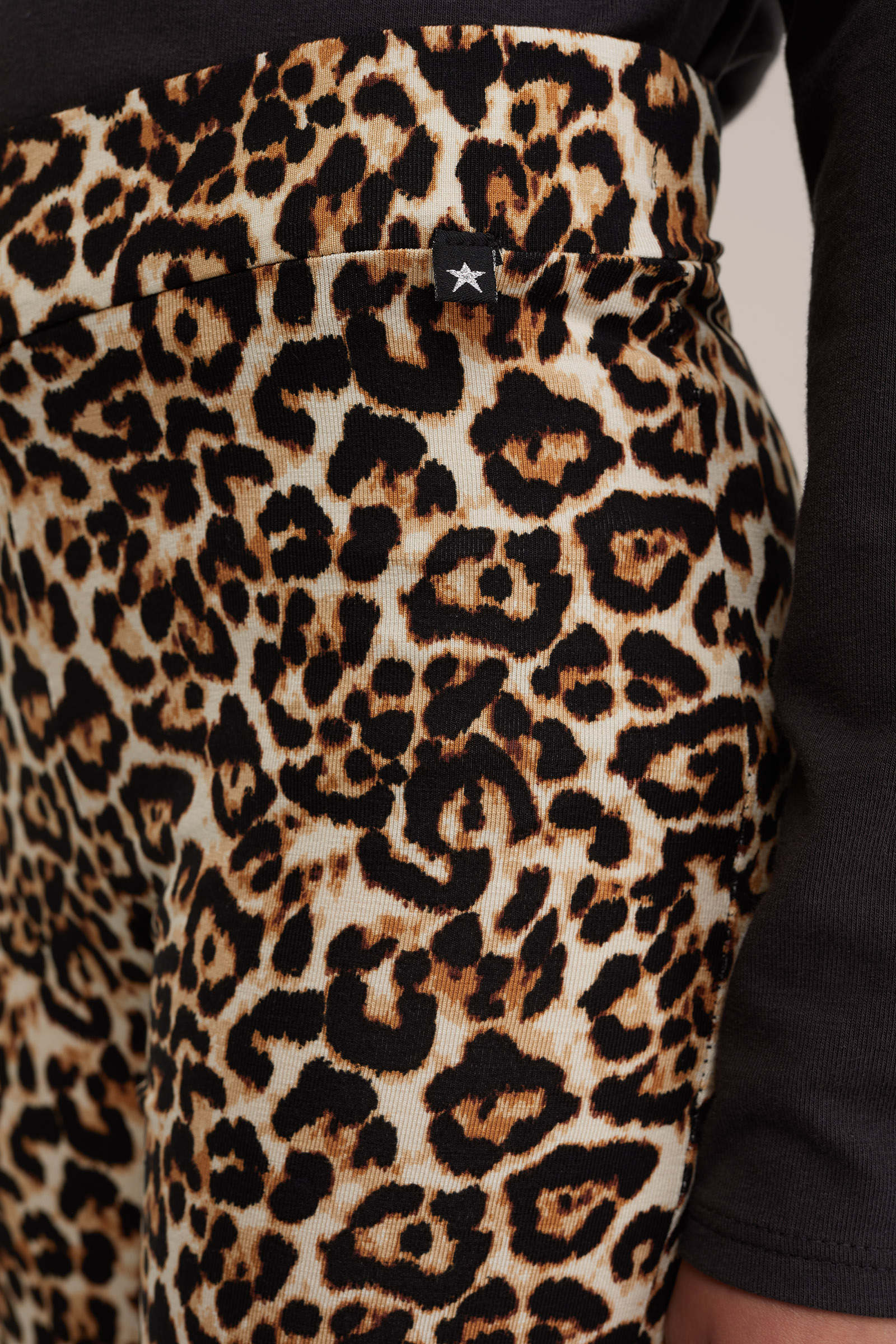 Meisjes flared legging met dessin WE Fashion Donkerbruin