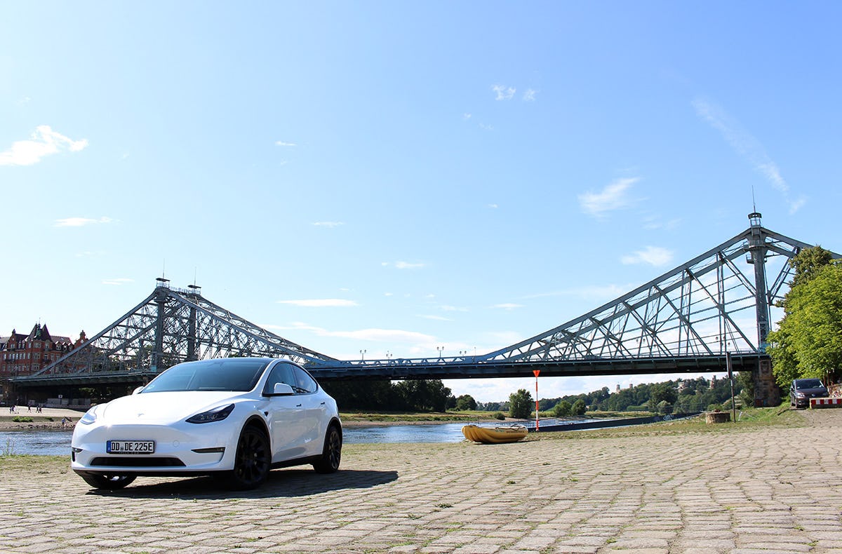 Tesla Model Y mieten Dresden (1 Tag)