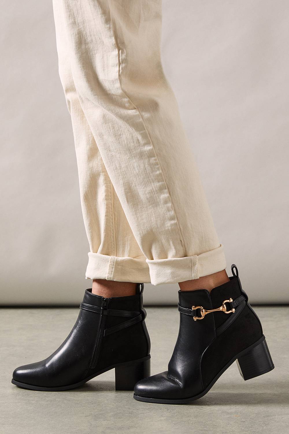 Wallis Bottines à Talon Moyen Antonia Coupe Large avec Détail Mors