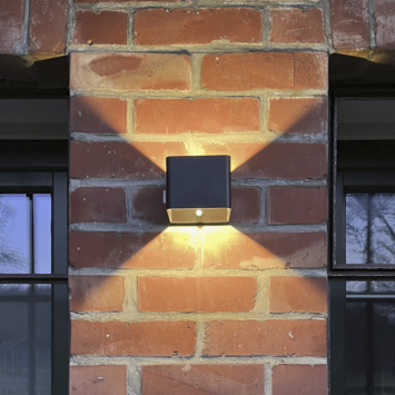 Brilliant USB oplaadbare wandlamp Iseo 4W zwart