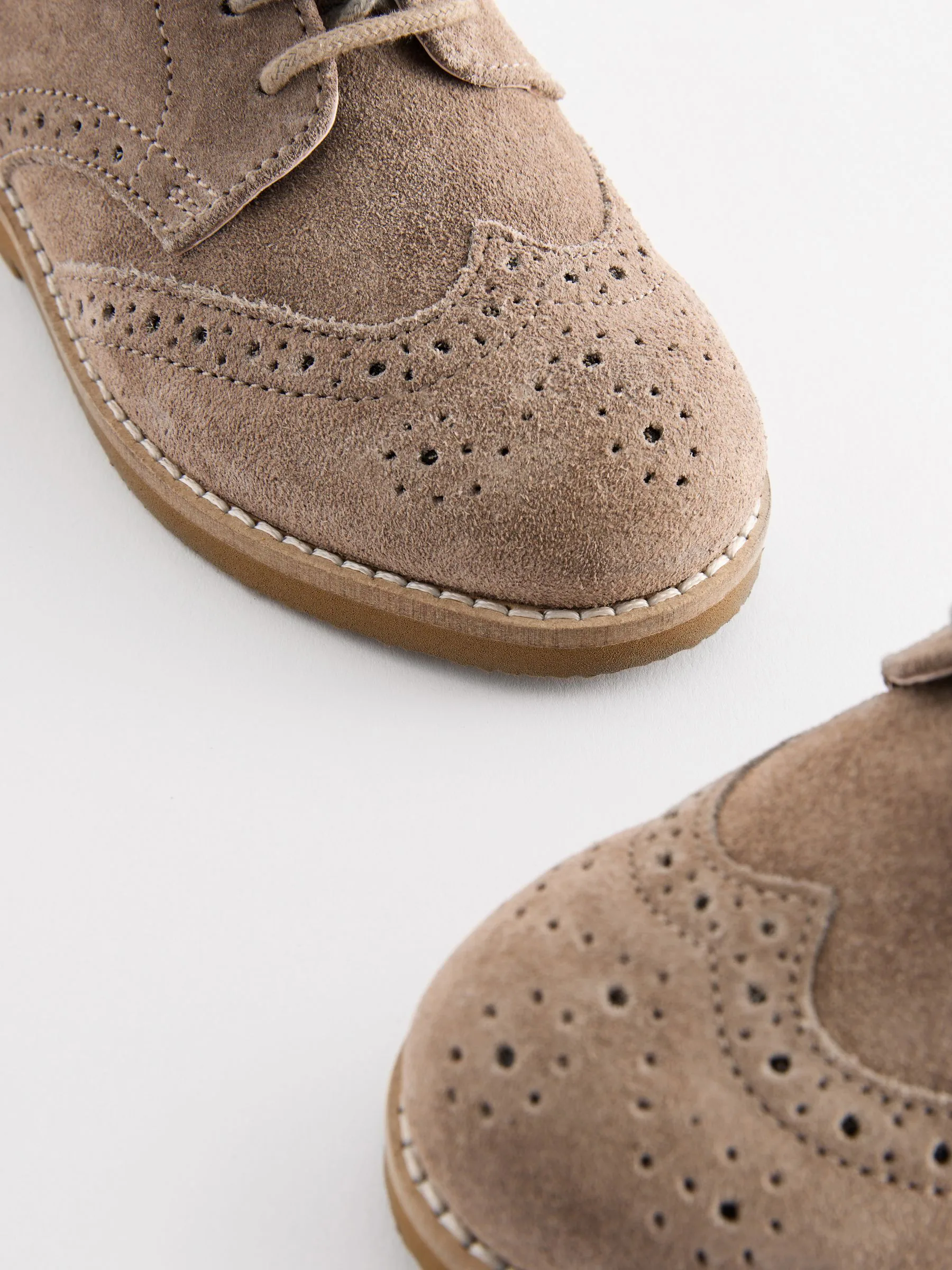Neutraal - Modieuze brogues van leer