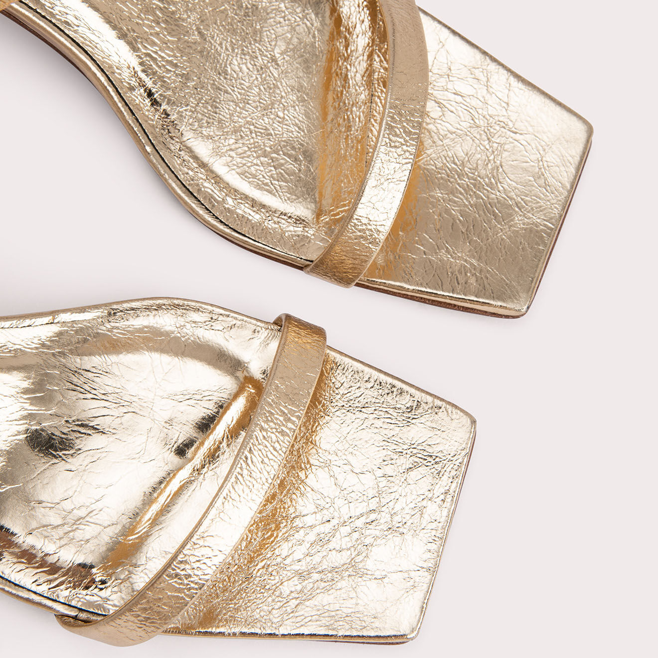 By Far Mules en Cuir Tanya dorées - Talon 6 cm