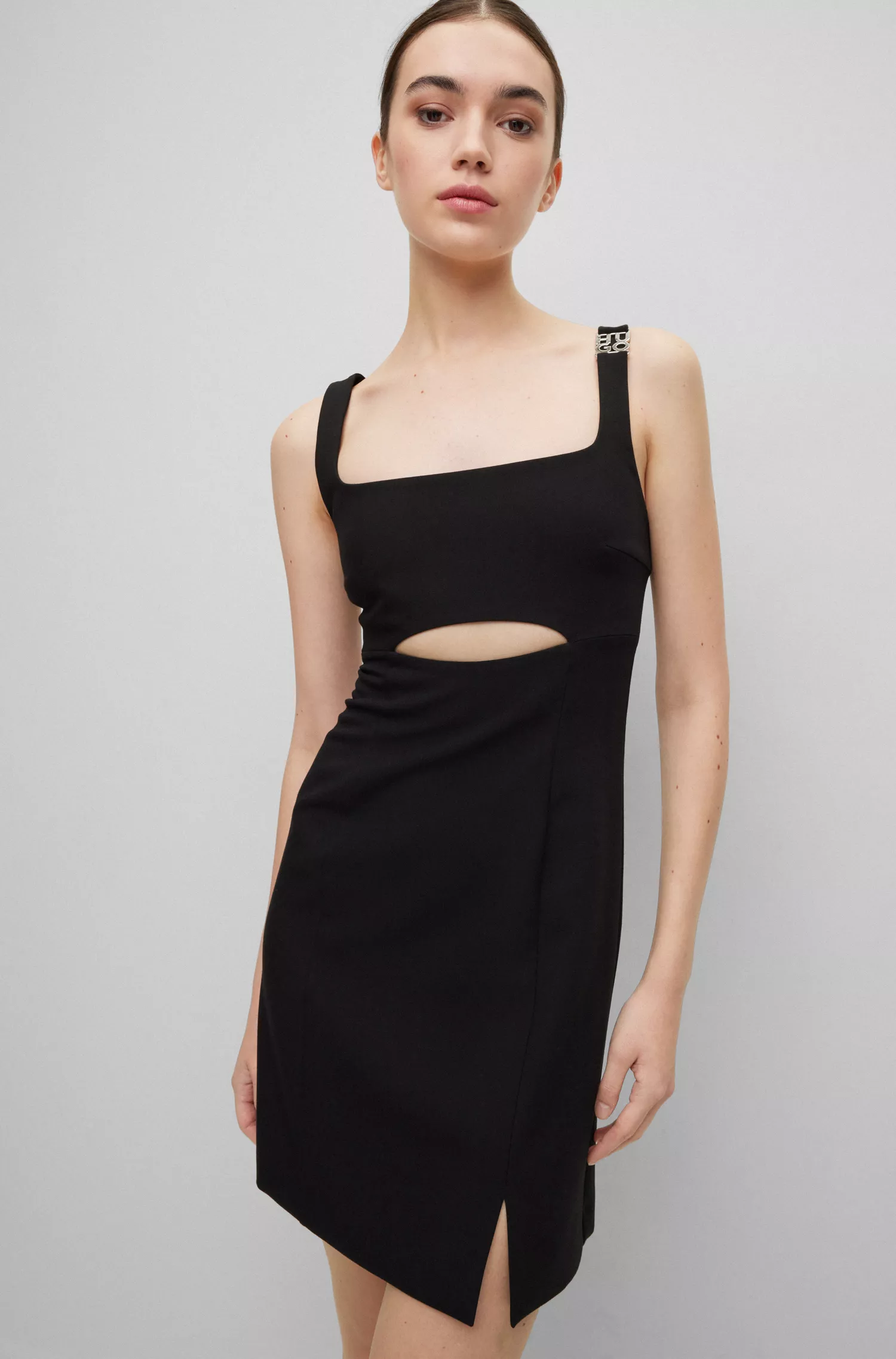 Vestido HUGO vermelho de corte justo com detalhe vazado e logotipo na alça.
