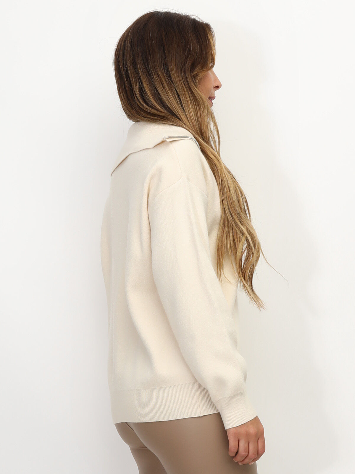Pull à col montant zippé- Beige