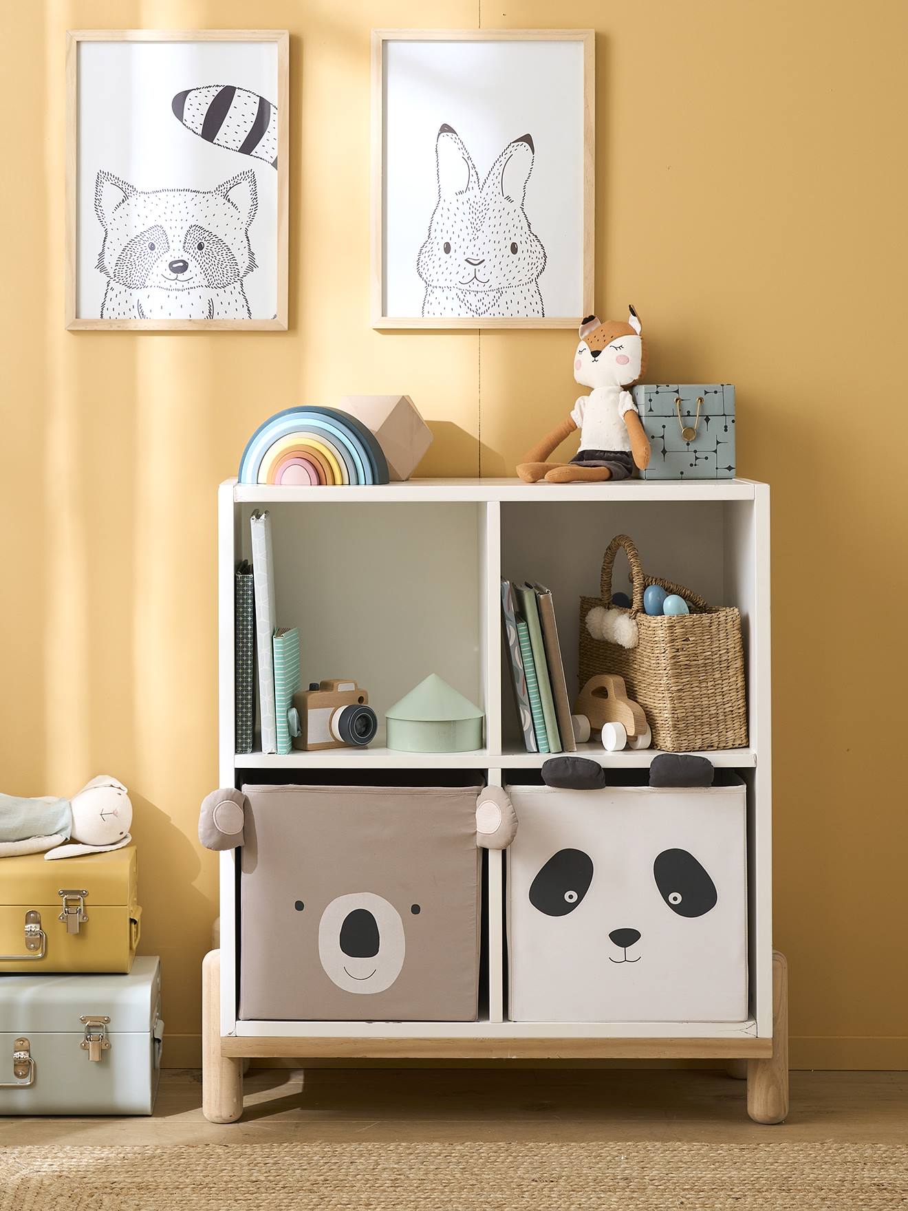 Lote com 2 caixas de tecido bege liso tamanho médio com estampa de panda e coala.