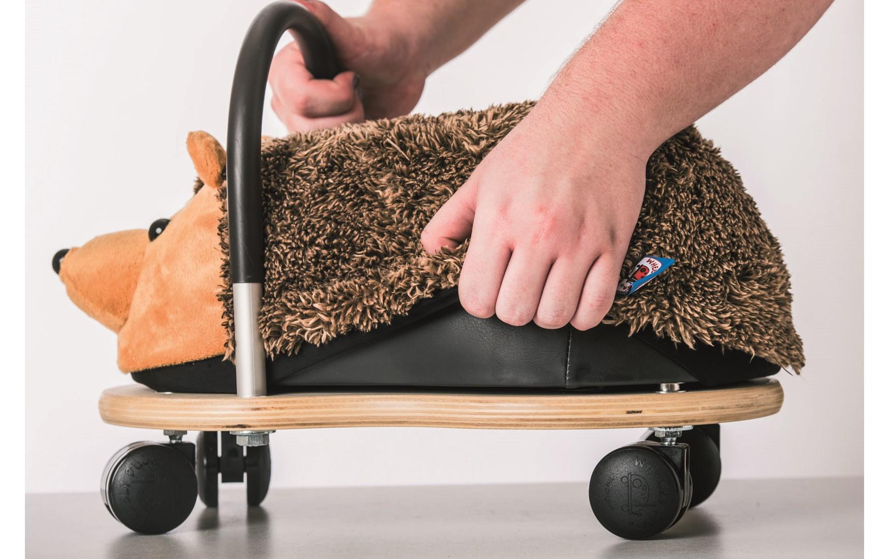 Rutschfahrzeug Igel kleinRobustes Kinderfahrzeug mit Laufrollen