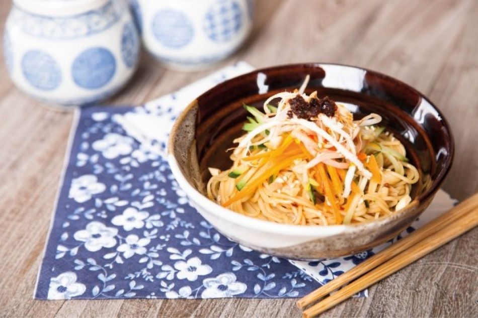 Koude noedels met geplukte kip: Sichuan stijl