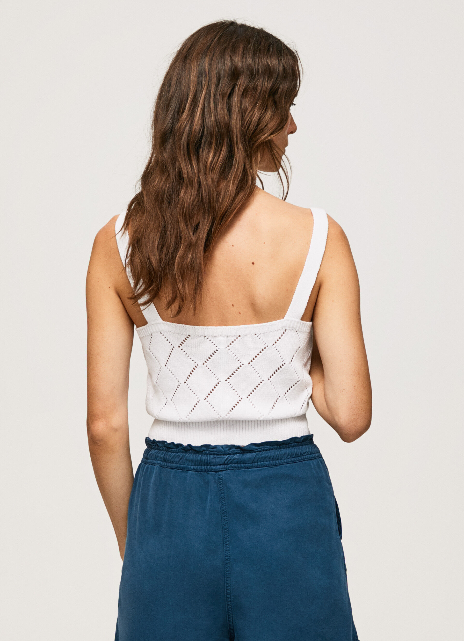 Blusa de algodão com flores bordadas - branca