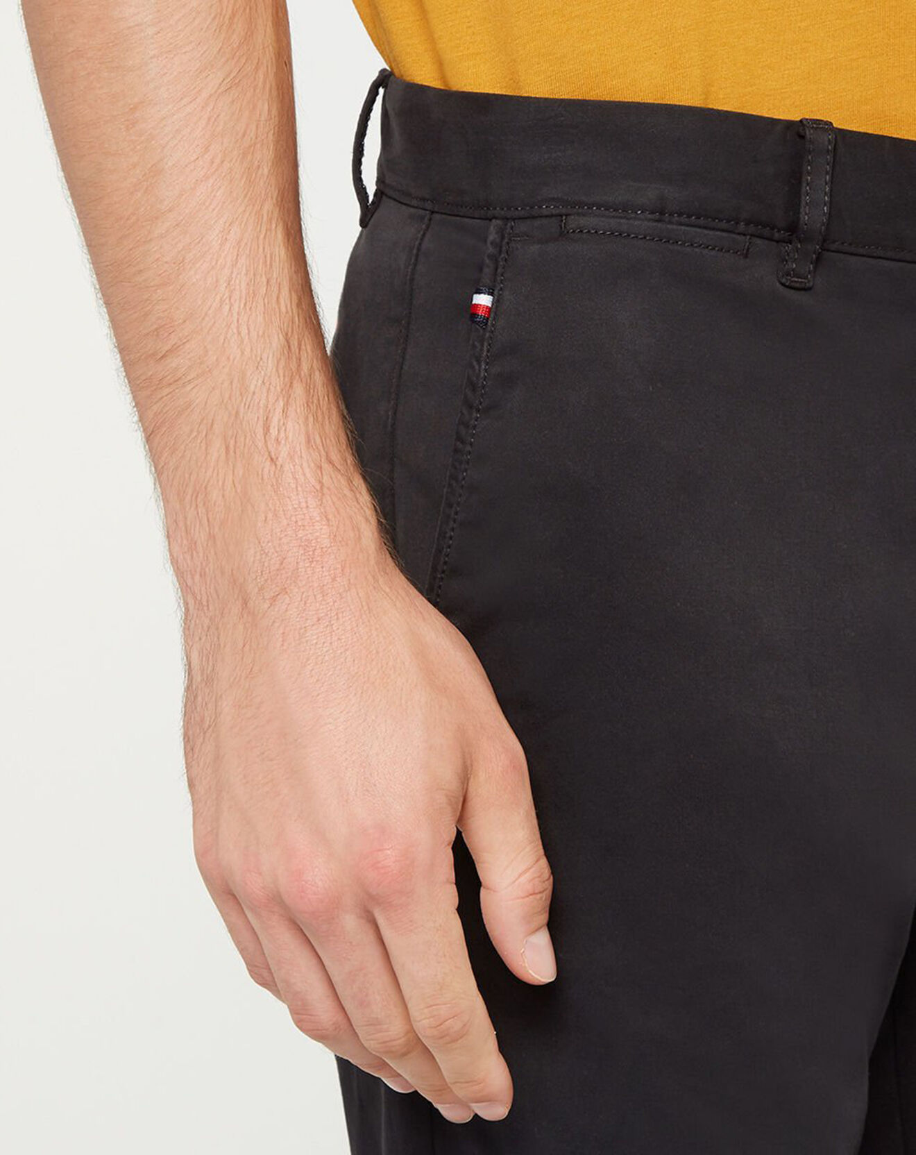 Tommy Hilfiger Pantalon Chino Slim Denton Th Flex Satin Gmd noir