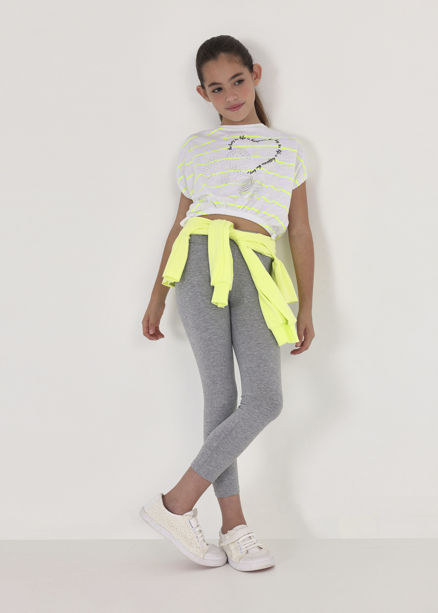 Conjunto de duas peças com camiseta de algodão e leggings para meninas