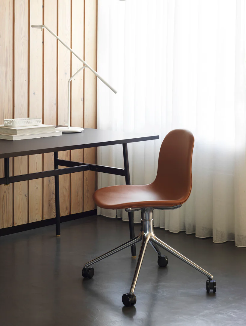 Normann Copenhagen  Flow bordlampe, grøn - H: 42 cm.