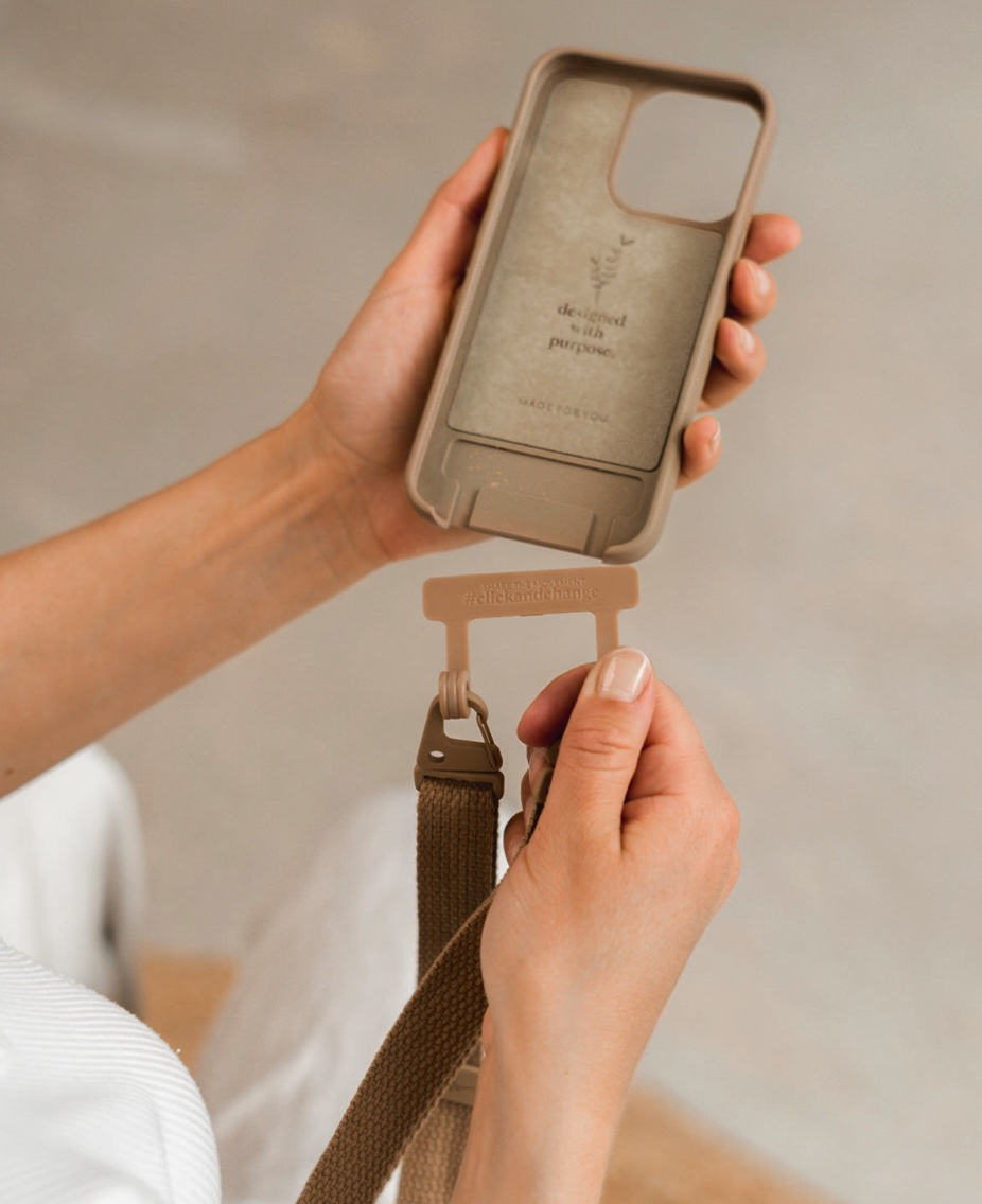 iPhone 14 Pro Max Necklace ChangeCase Hülle Vegan Biologisch Abbaubar   Abnehmbare OEKO-TEX® Baumwoll Kordel Handykette (CHA187) Taupe