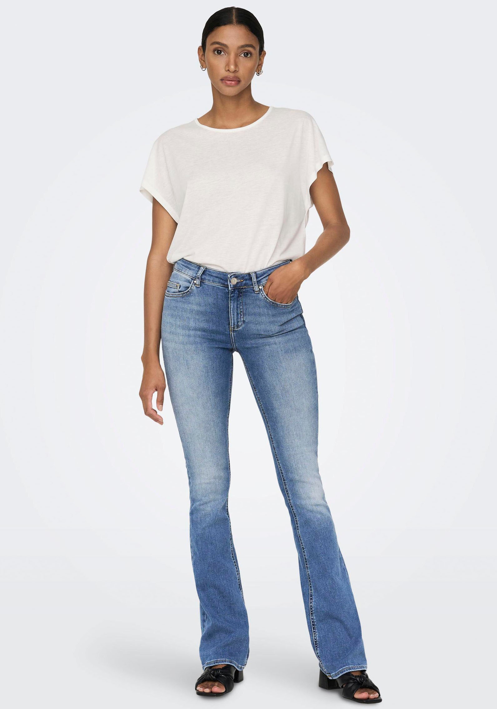 ONLY Bootcut-Jeans »ONLBLUSH – Bootcut-Jeans mit ausgestelltem Bein«, bootcut fit, modisch, Denim, Baumwollmischung