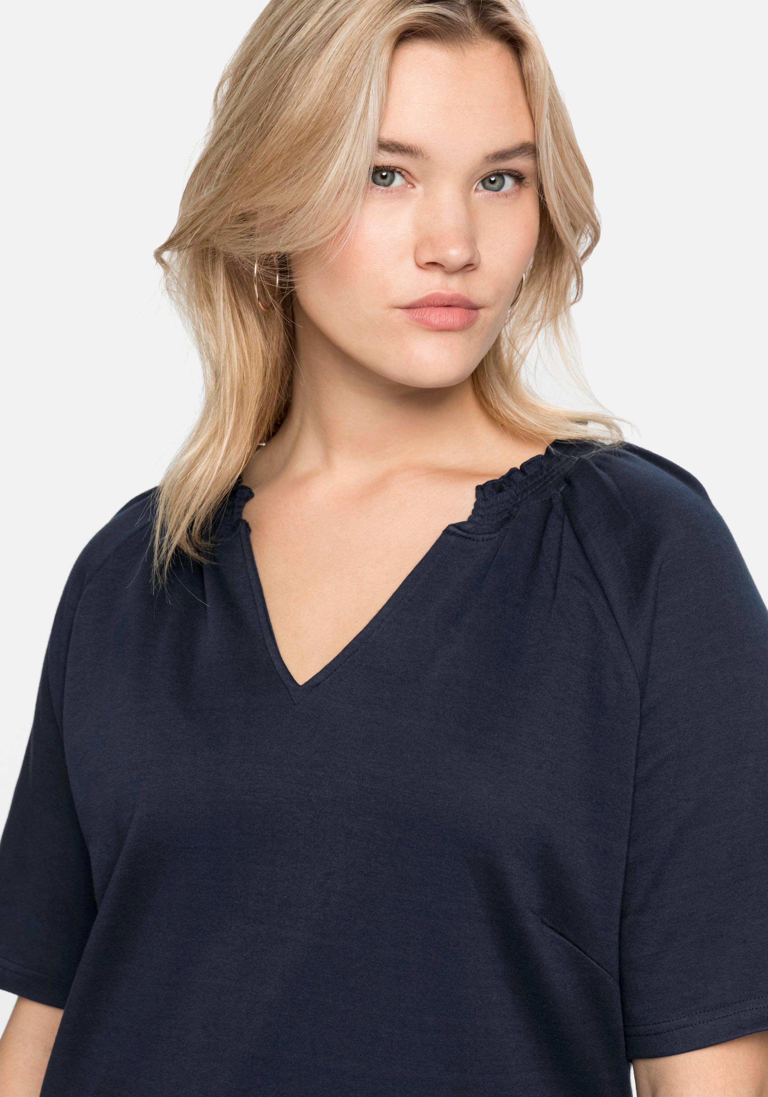 Shirtkleid mit gesmoktem V-Ausschnitt