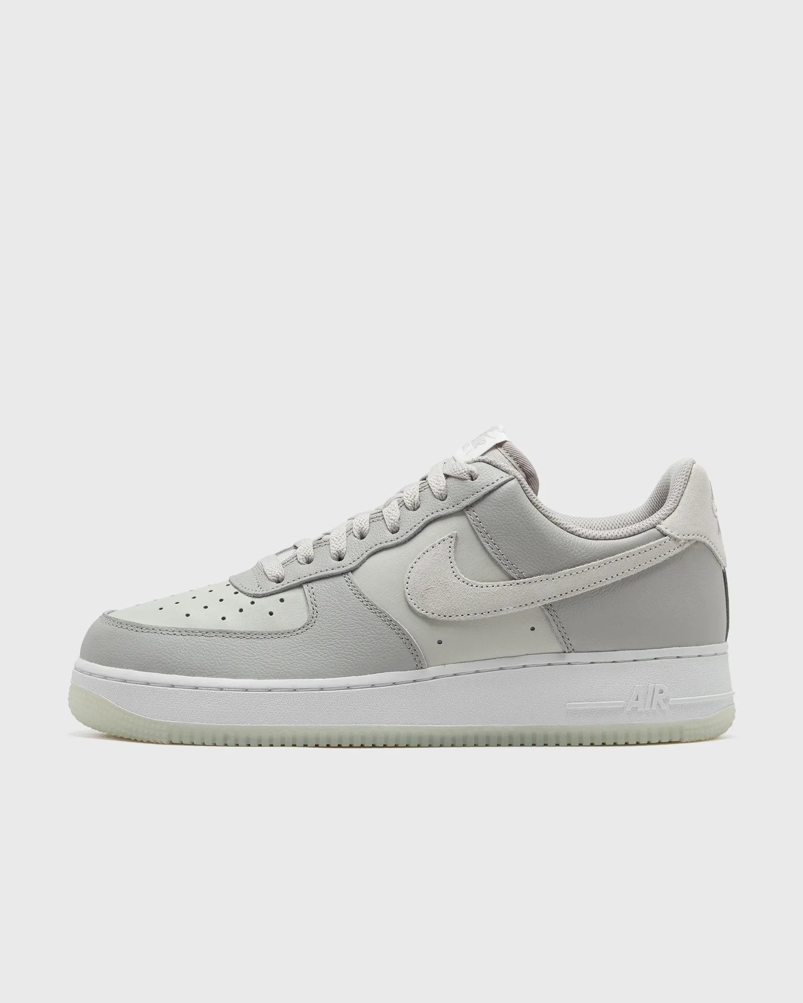 Nike AIR FORCE 1 '07 LV8