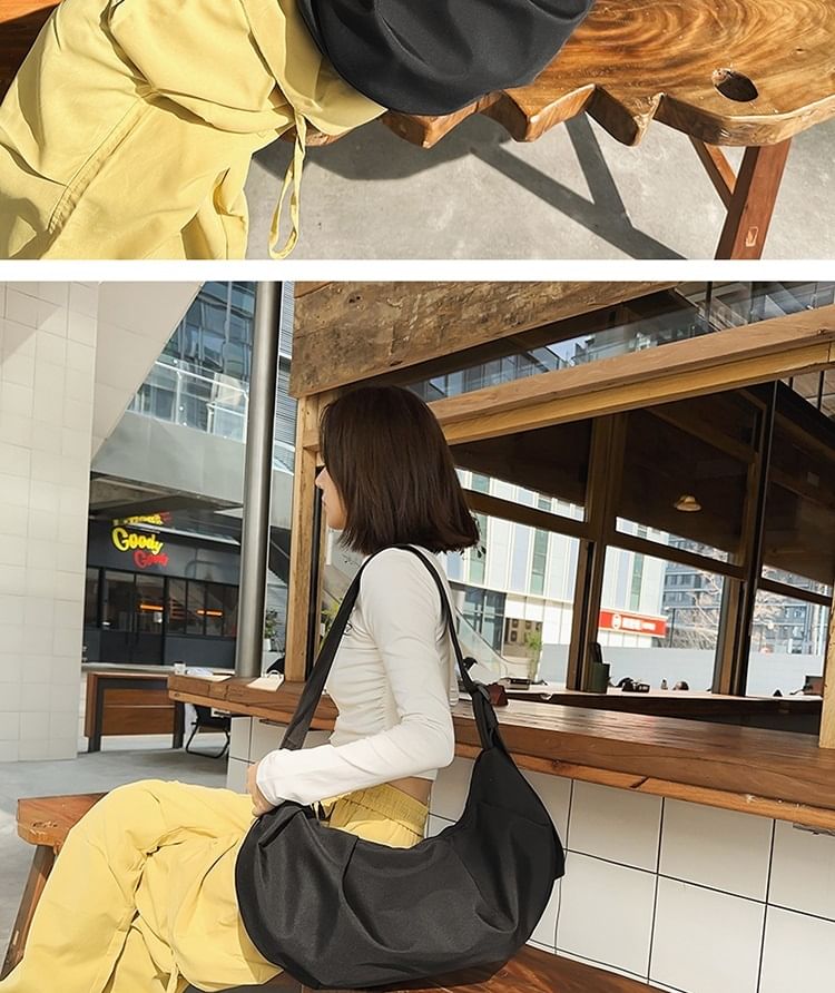 IOU - Effen geplooide nylon crossbodytas