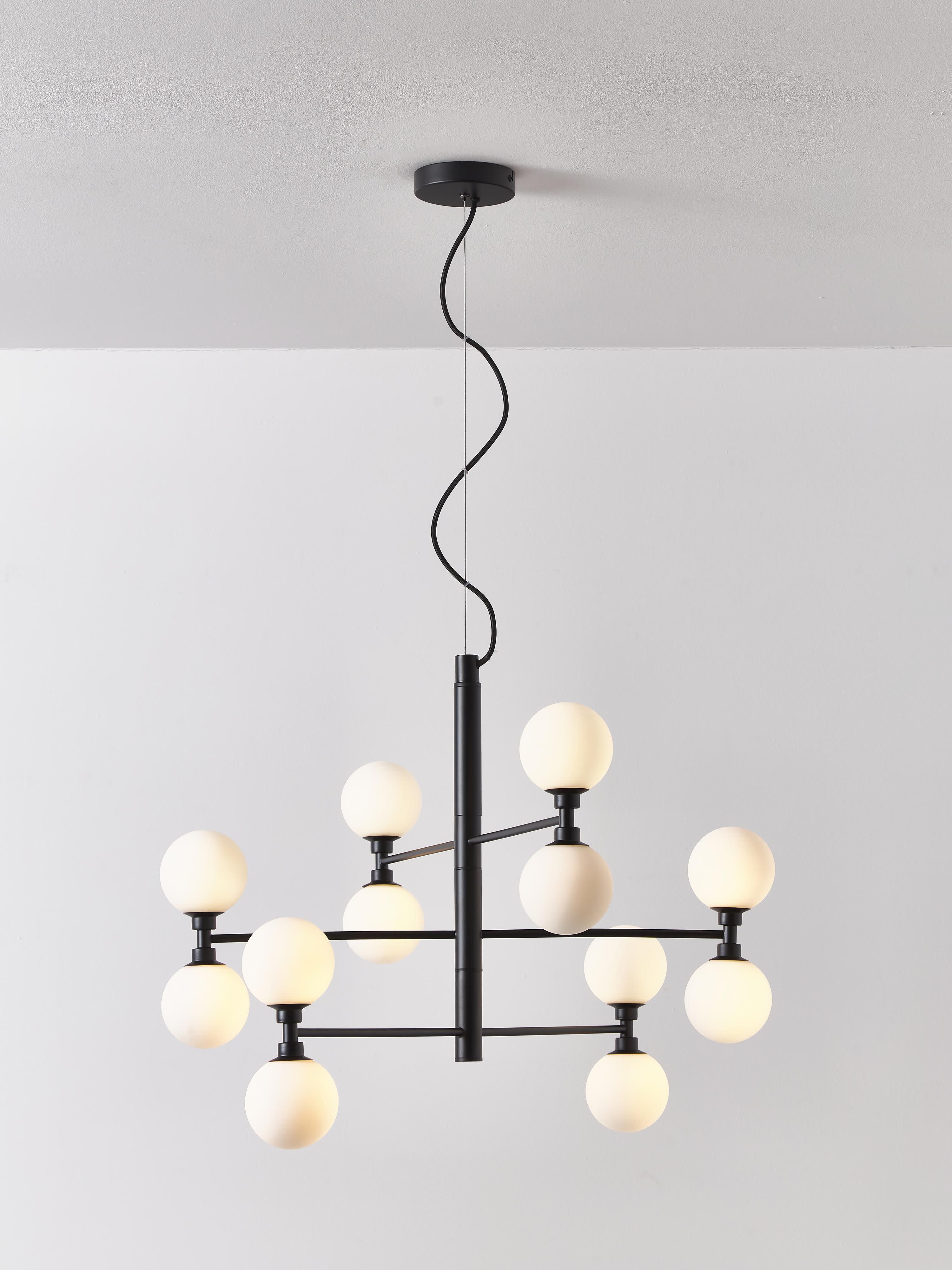 Grote hanglamp Grover met opaal glazen bollen