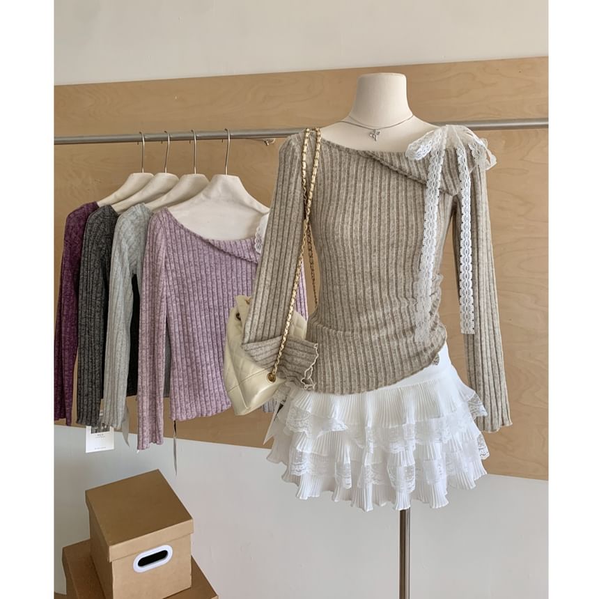 Dute - Asymmetrisch gebreide top met lange mouwen en boothals