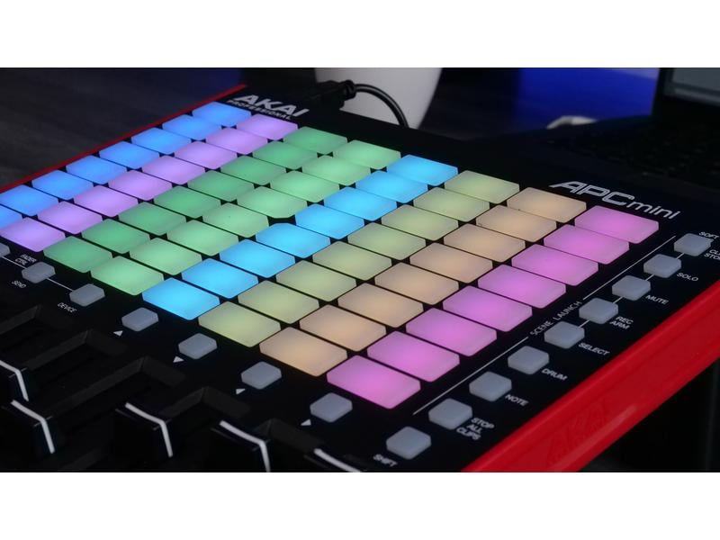 Akai Controller APC Mini – MK2 Ultimative, kompakte Lösung für die Musikproduktion in jeder Umgebung