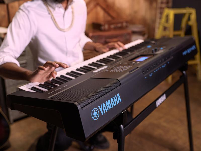 Yamaha Keyboard PSR-EW425 Portables Keyboard mit Anschlagdynamik
