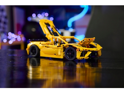LEGO Chevrolet Corvette Stingray (42205)