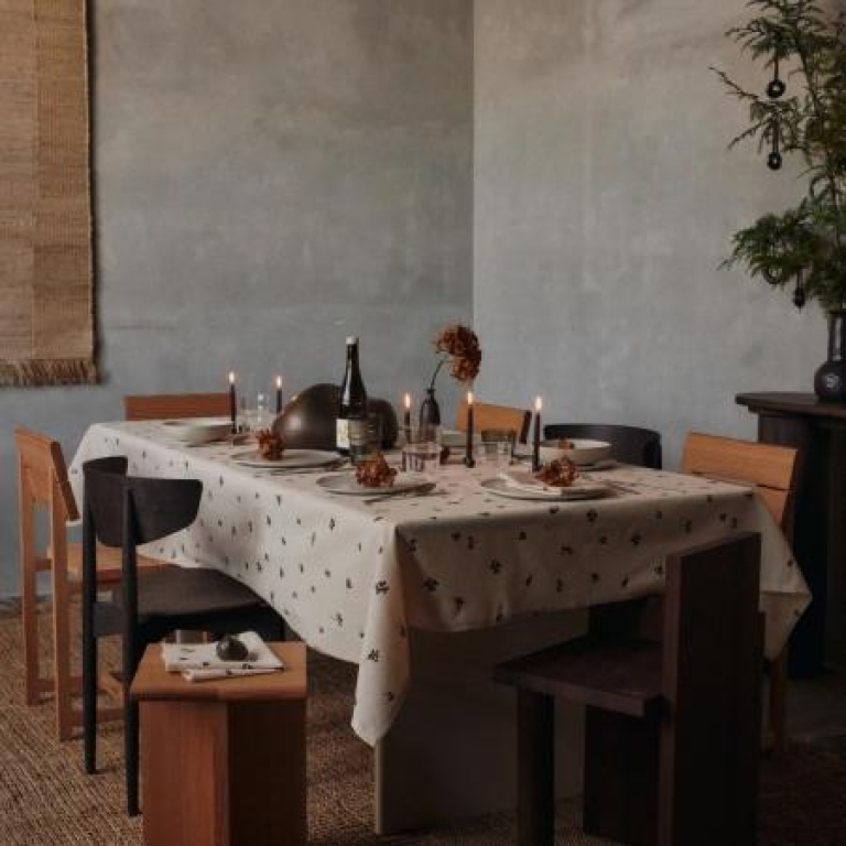 Ferm Living Baies tafelkleed 240x150 Naturel/Dark Chocolate