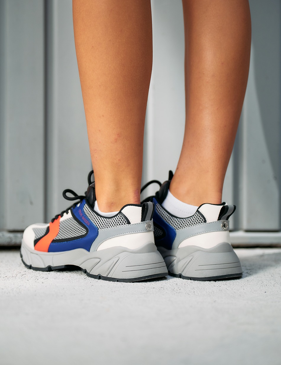 STANDOUT