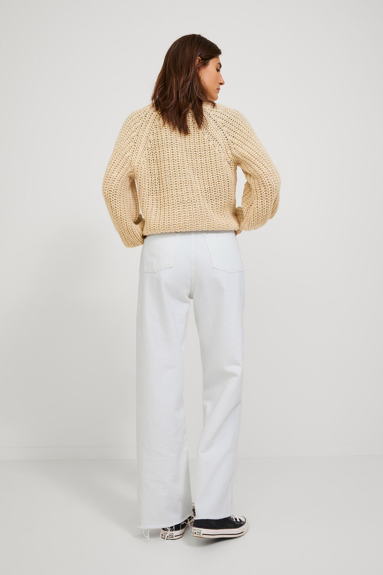calça jeans branca de perna larga