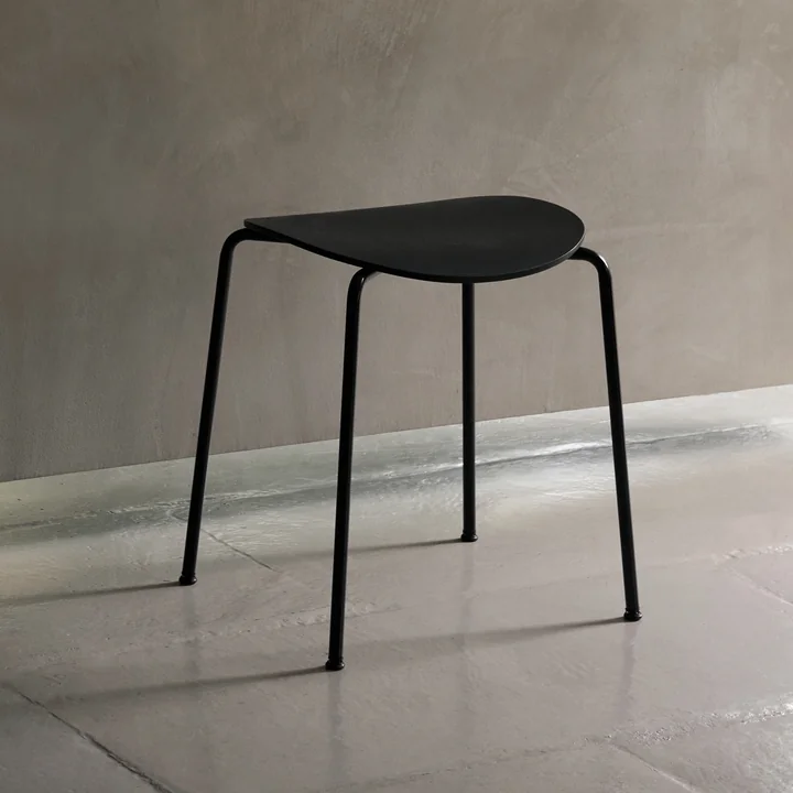 &Tradition - Pavilion AV36 Hocker, H 46 cm, Walnuss (Kunststoffgleiter)