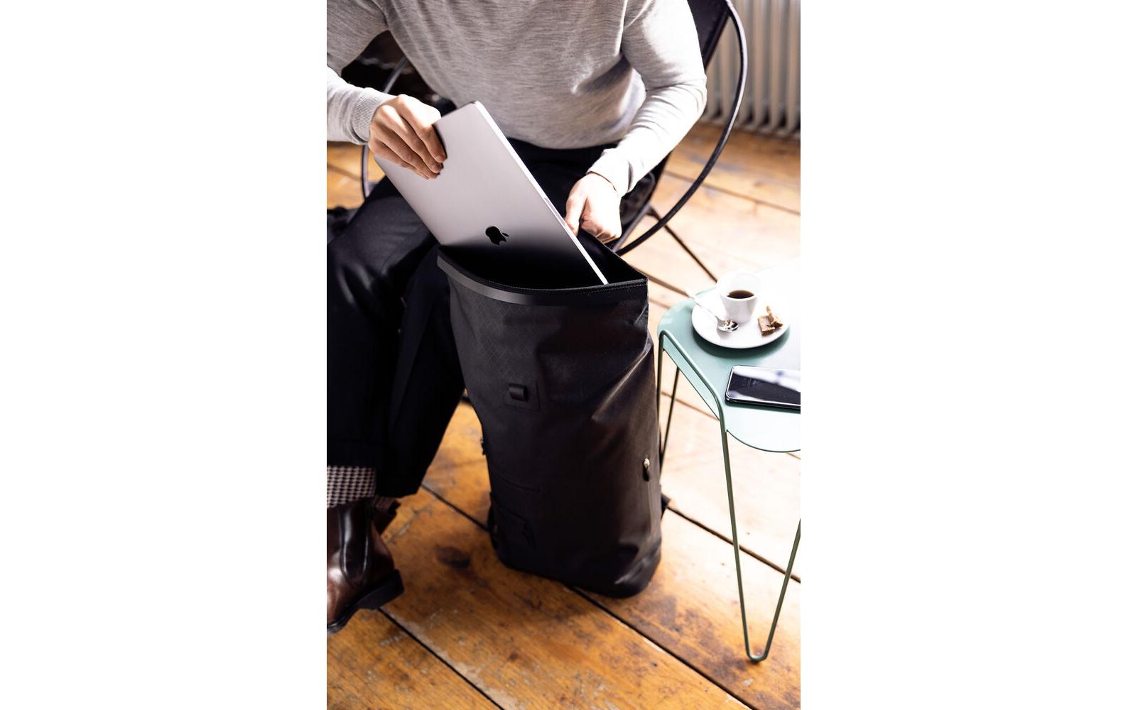 Duffle Bag Daypack Metrosphere 21 l, Black embossed<br>Daypack für den Traveller