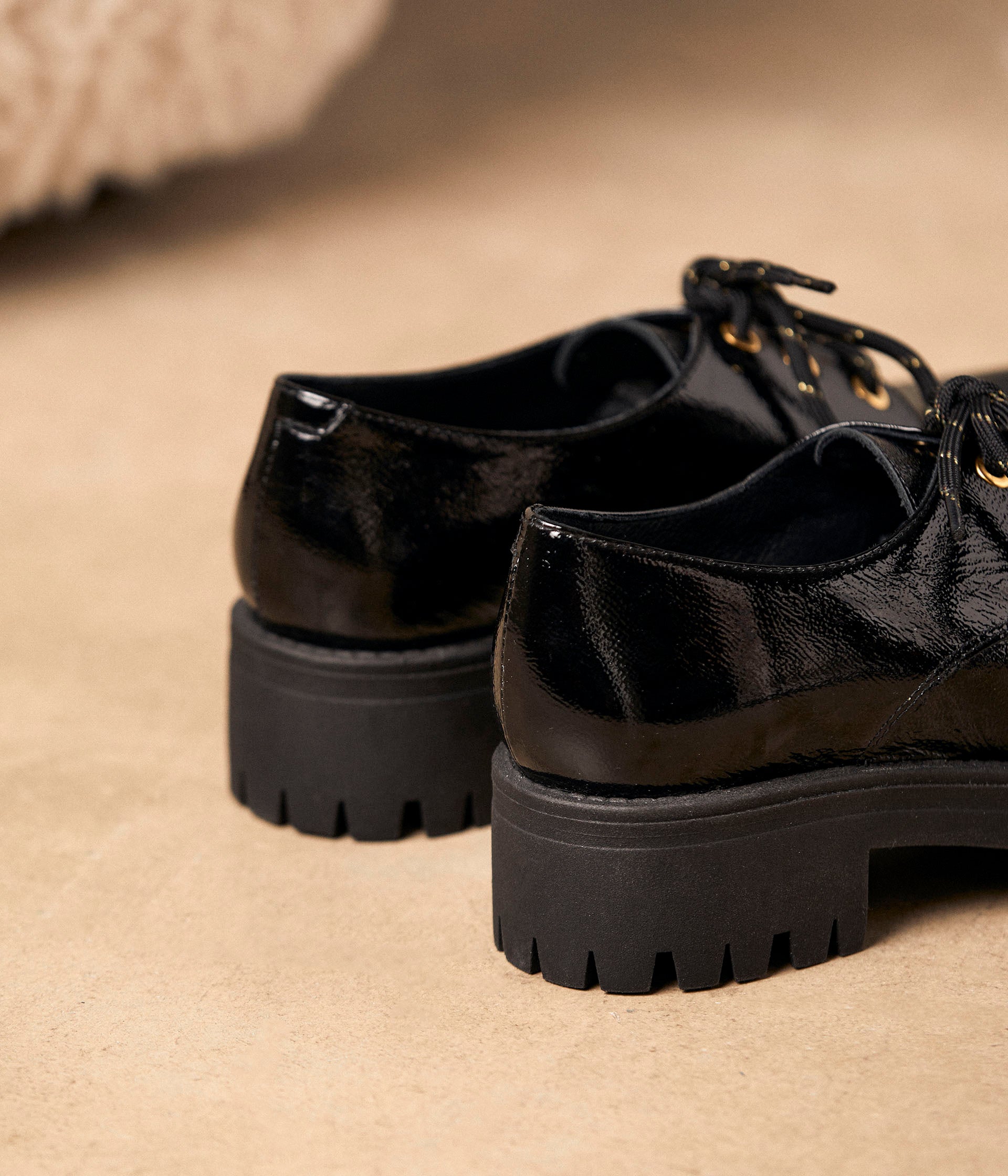 Derbies crantés vernis Anane