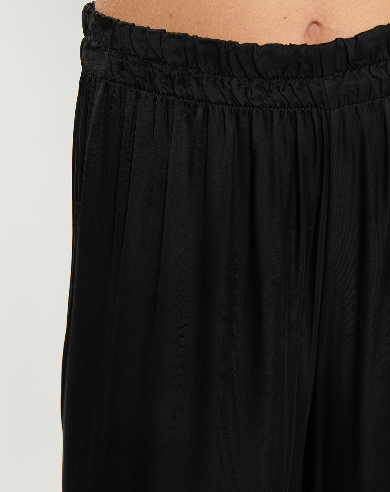 Lauren Vidal Pantalon satiné Ness noir